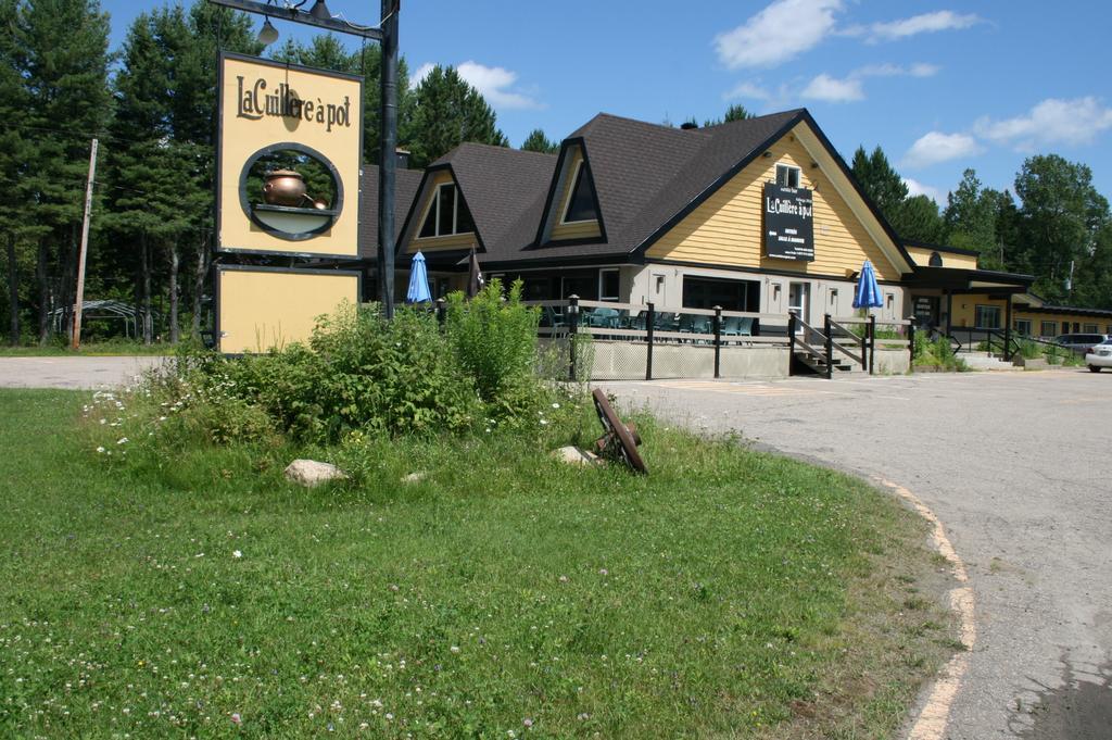 La Cuillere A Pot Hotel Saint-Donat Exterior foto