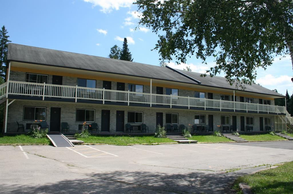 La Cuillere A Pot Hotel Saint-Donat Exterior foto