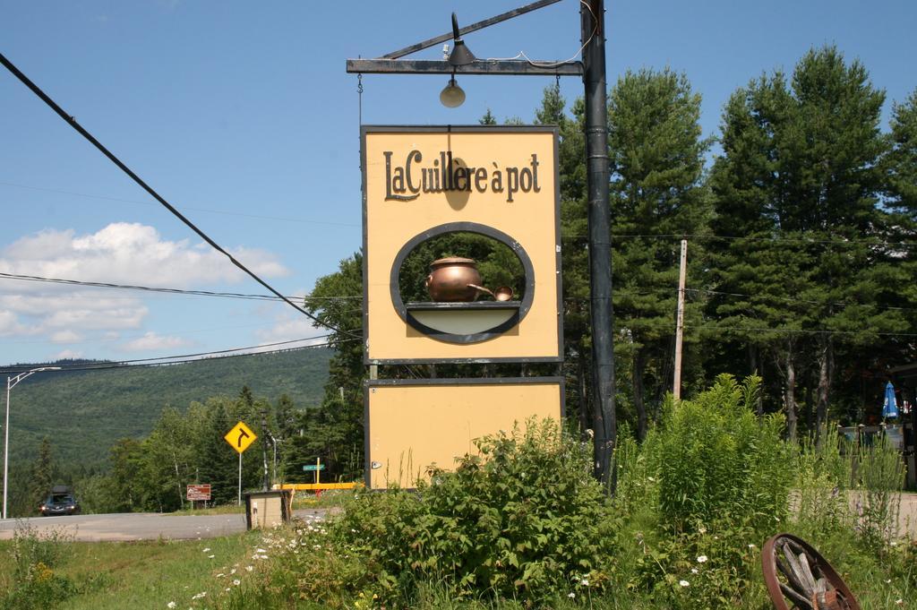 La Cuillere A Pot Hotel Saint-Donat Exterior foto