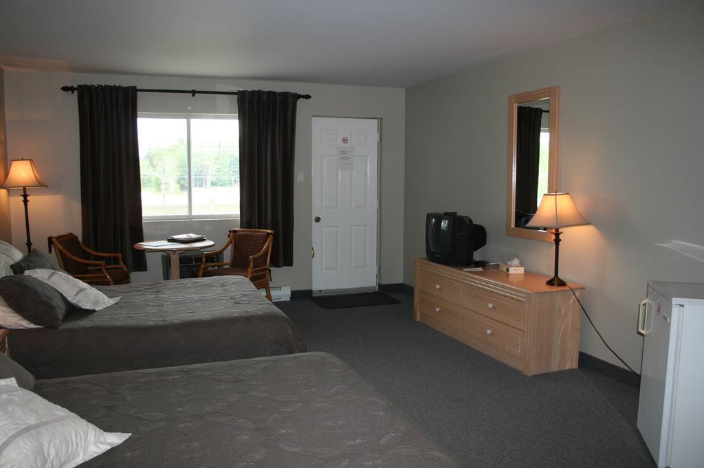 La Cuillere A Pot Hotel Saint-Donat Exterior foto