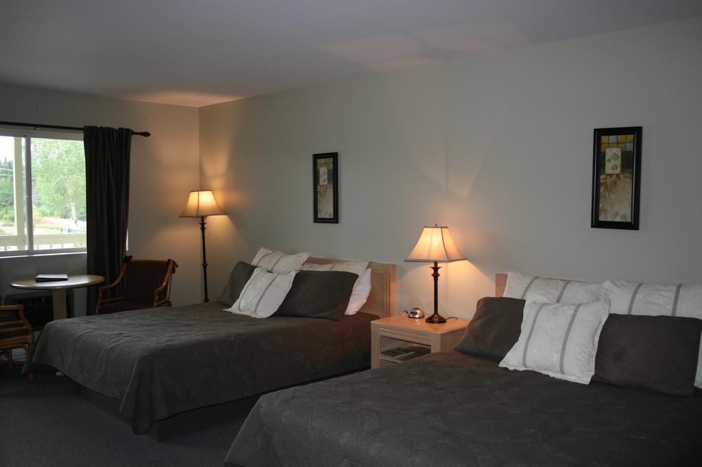 La Cuillere A Pot Hotel Saint-Donat Exterior foto