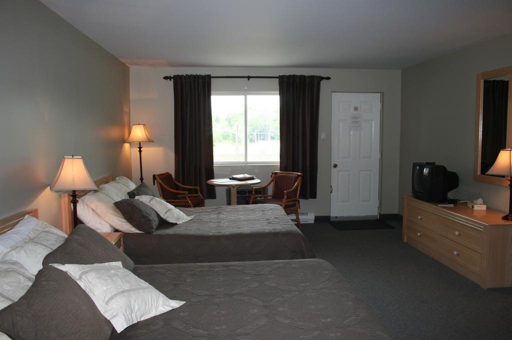 La Cuillere A Pot Hotel Saint-Donat Habitación foto