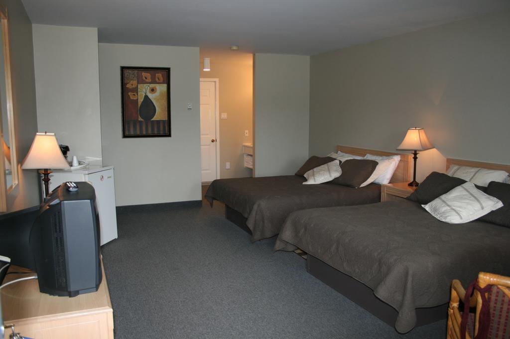 La Cuillere A Pot Hotel Saint-Donat Habitación foto