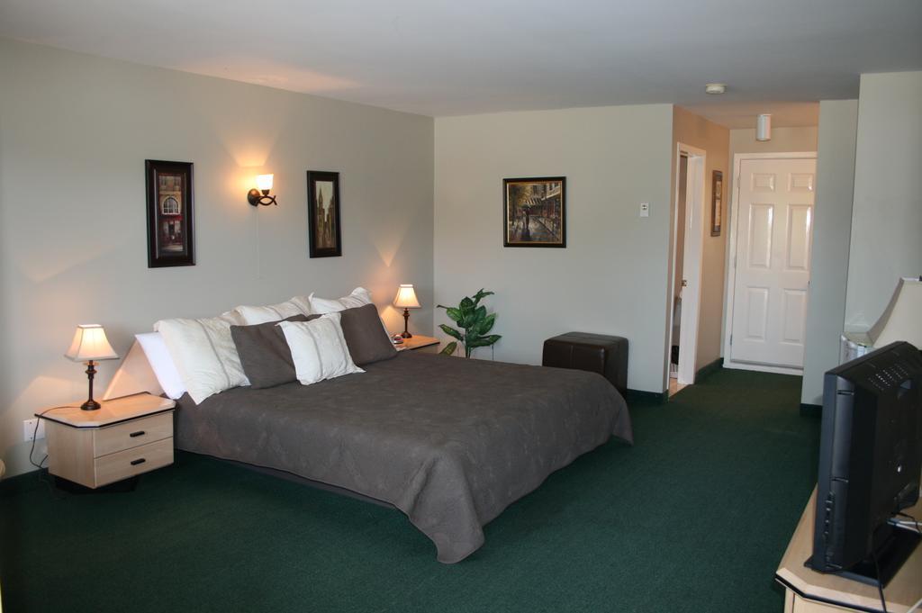 La Cuillere A Pot Hotel Saint-Donat Habitación foto